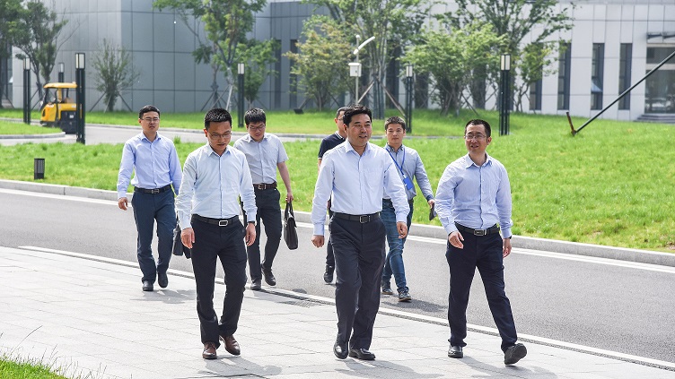 王連春對(duì)悅達網科(kē)、悅達數(shù)夢進行(xíng)調研